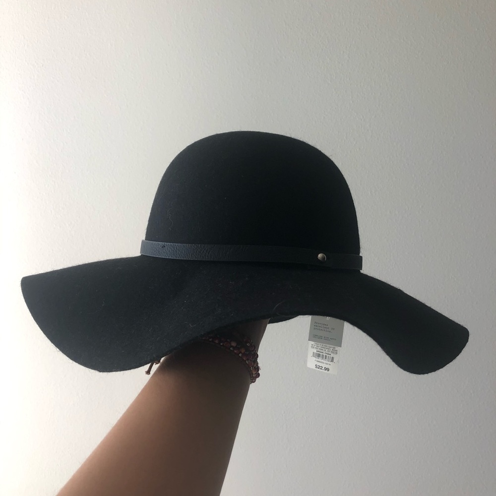 Black floppy hat